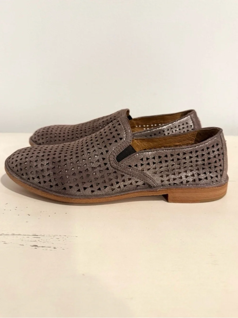Trask Ali Perforated Metallic Pewter Suede Loafers Slip On Flats Size 9